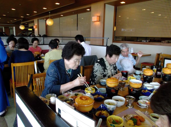 昼食の様子