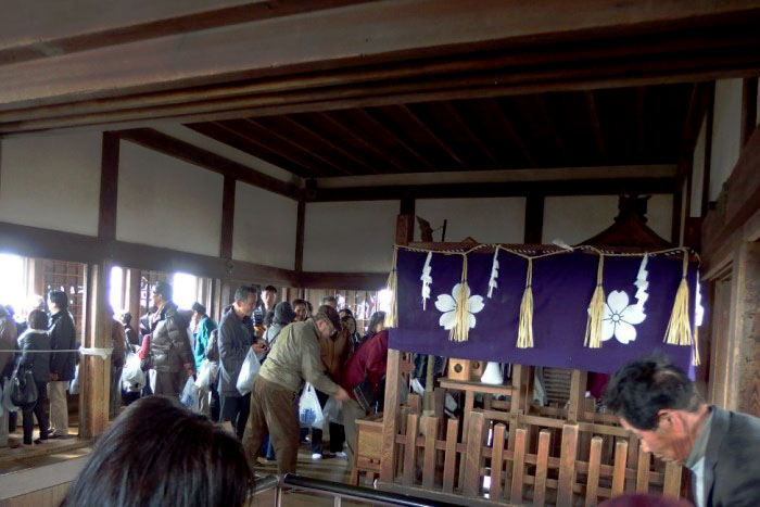 姫路城の天守の最上階にある神社を参拝しました